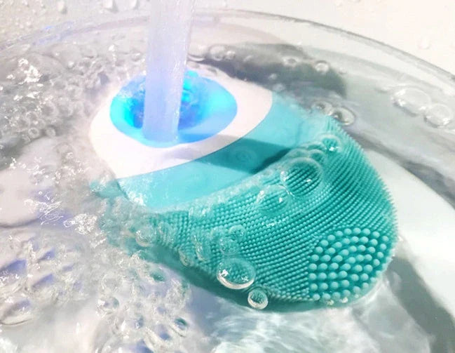 Versatile Sonic Facial Cleansing Device with Wireless Charging for Deep Pore Cleansing and Skin Rejuvenation