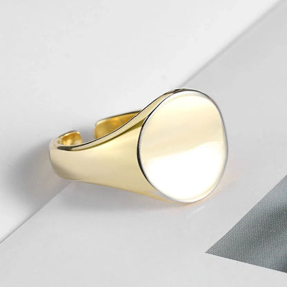 Adjustable Oval Fashion Ring with unique temperature prompt feature, available in platinum and gold
