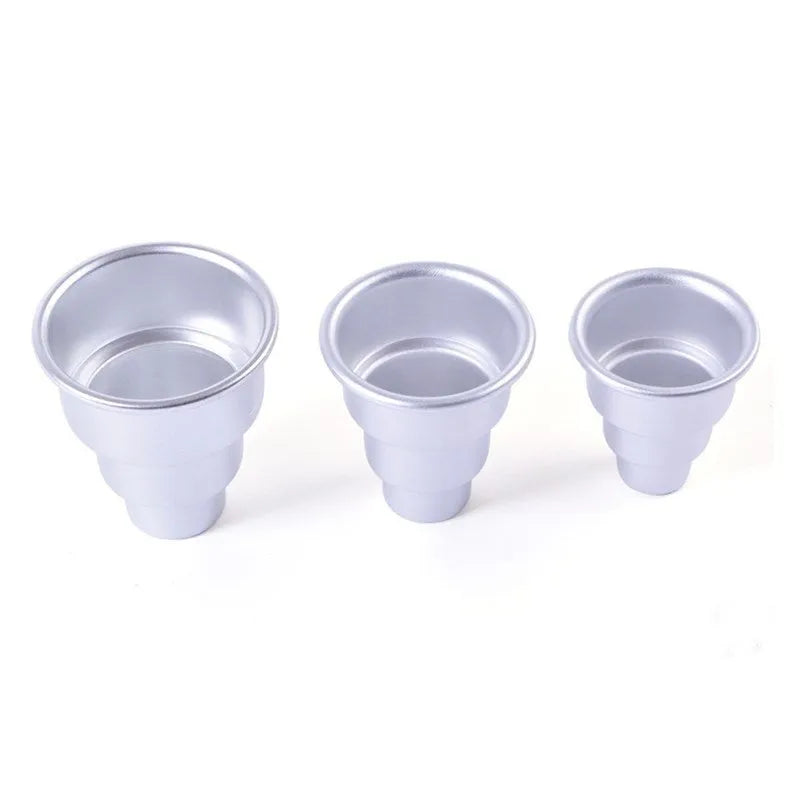 Silver aluminium alloy cake mould set with three graduated sizes for baking