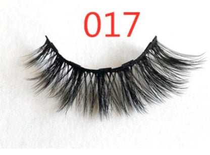 Magnetic false eyelashes for a voluminous, natural look without glue.