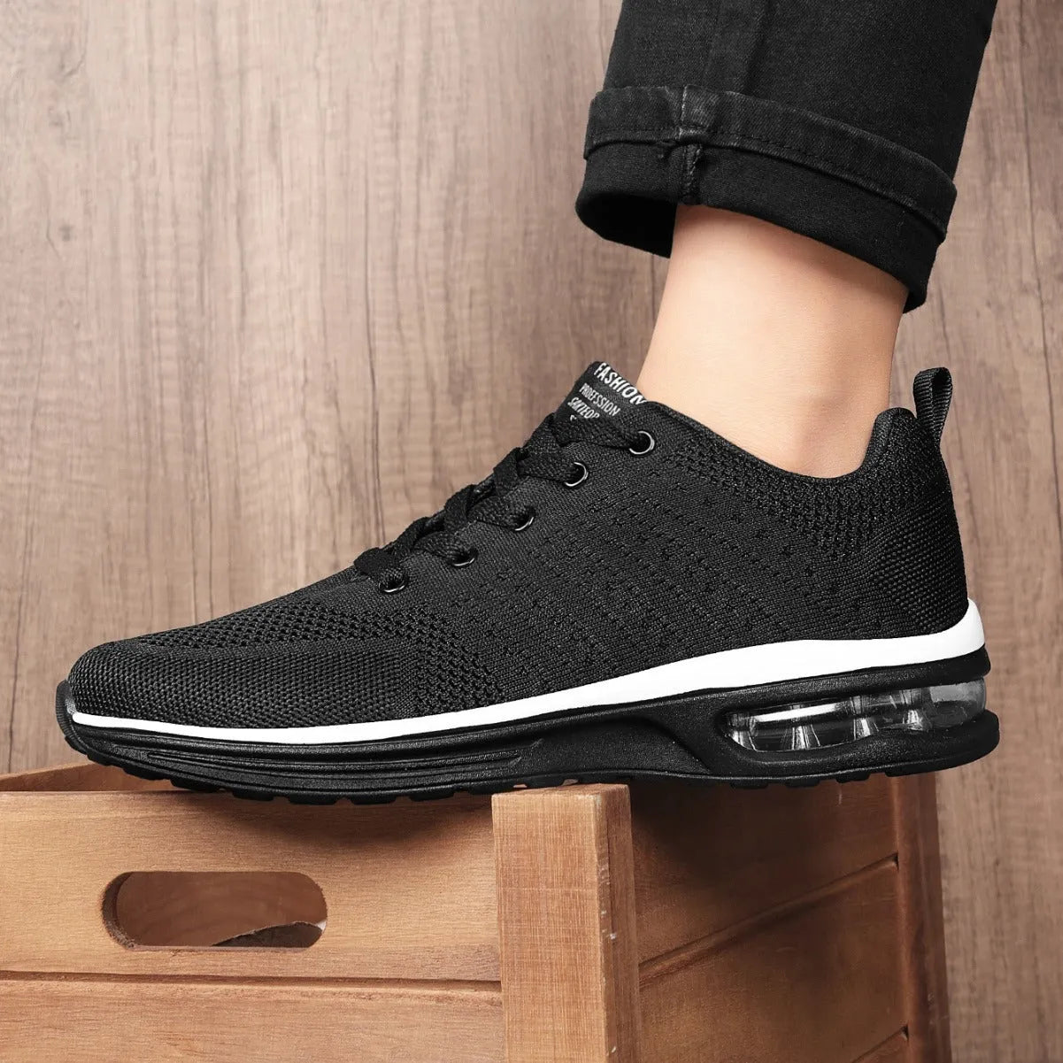 Casual Flyknit running shoes with mesh uppers and PU sole in various colours