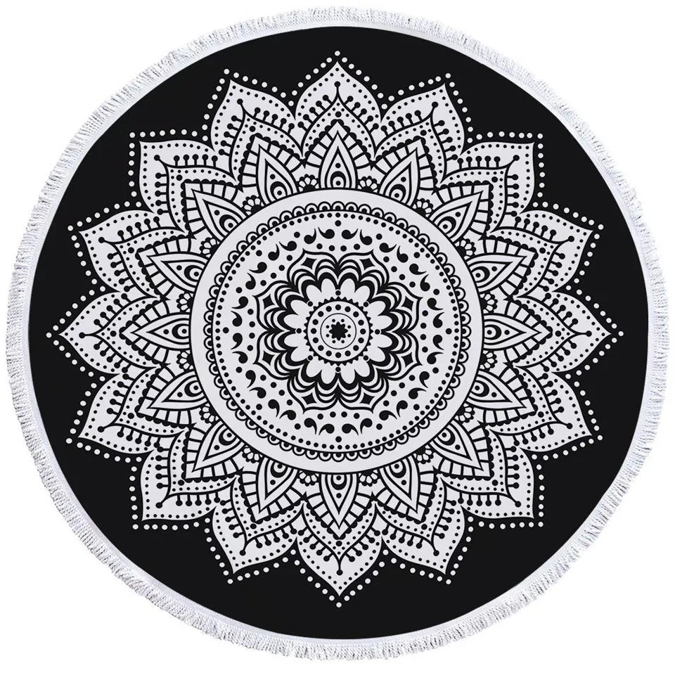 Round printed polyester towel mat for beach, yoga, and home decor with vibrant 3D patterns