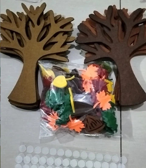 96-piece felt tree wall hanging for children's rooms measuring 24cm wide by 23cm high