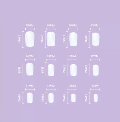 French Simplicity Short White Wear Finished Nail Beauty Fake Nails with plaid pattern