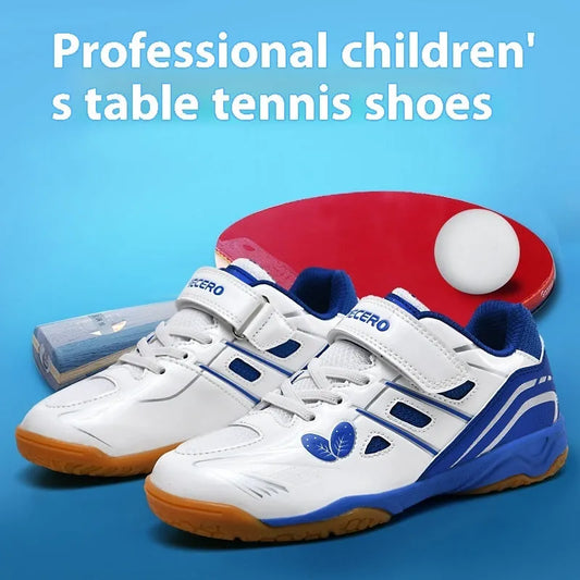 Breathable badminton shoes with ribbed outsoles in white and blue colour, low-top design