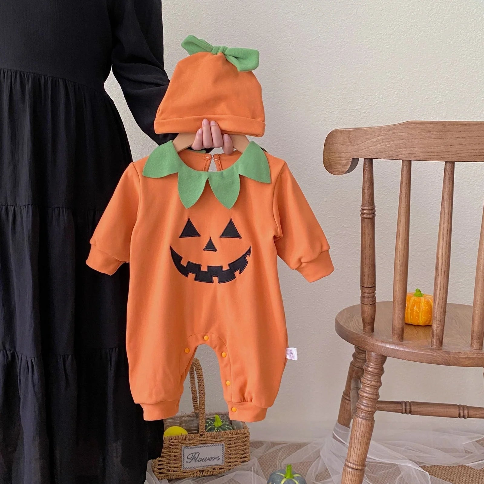 Cotton corduroy baby jumpsuit with long sleeves and pullover closure in European-American style