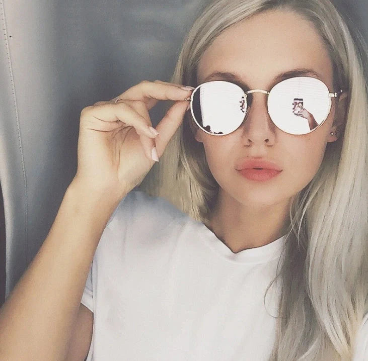Stylish women's retro sunglasses with round frame and metal finish