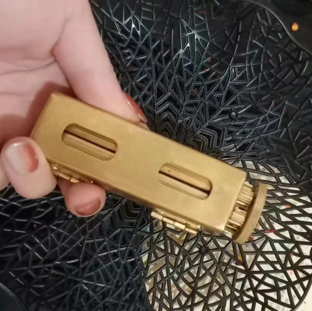 The Swifty Roll cigarette rolling device with round mechanism for 70mm cigarettes