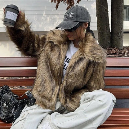 Women's artificial fox fur coat with fur collar in short 40cm length