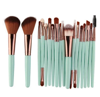 MAANGE 18-piece make-up brush set with fan-shaped tools for contouring and blending on a table