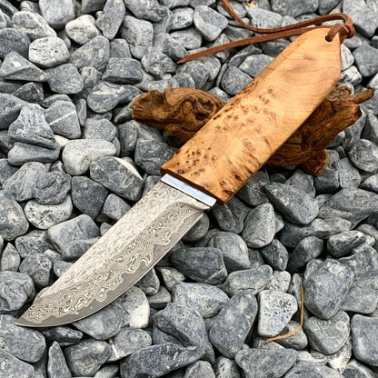 Outdoor Damascus steel short knife with Thuja wood handle showing 18cm length