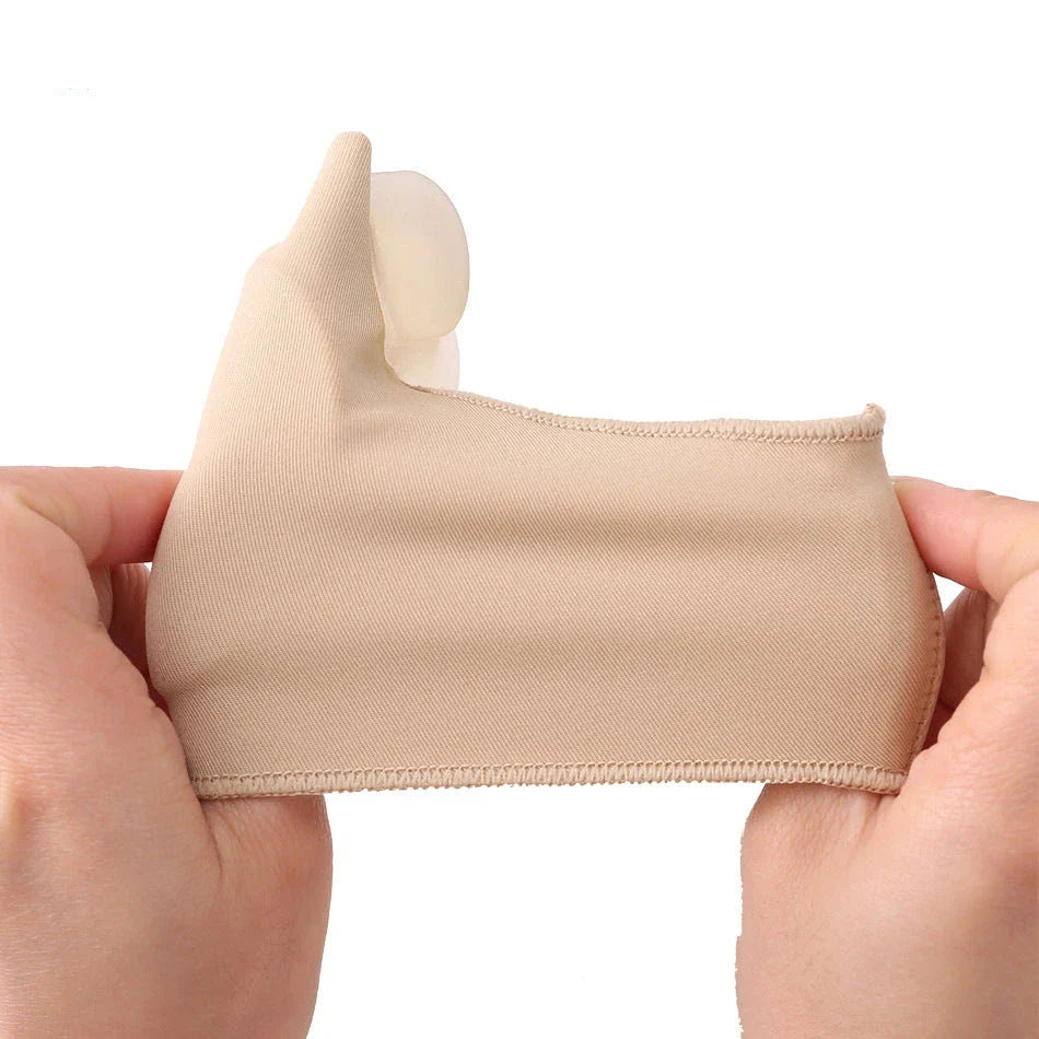 Comfortable toe separating socks with gel padding and adjustable silicone spacers for superior bunion relief
