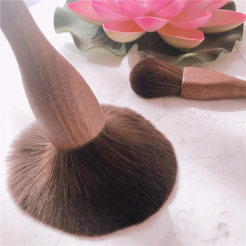 Wood handle makeup brush set with natural goat hair bristles and walnut wood handles