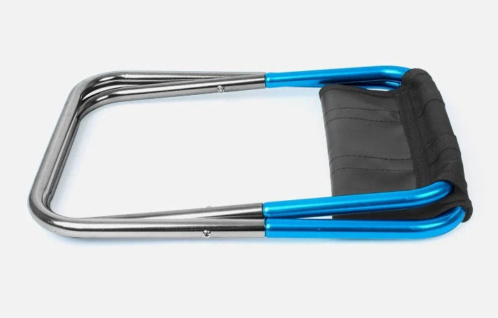 Compact outdoor folding chair in blue or red with aluminum frame and Oxford cloth seat