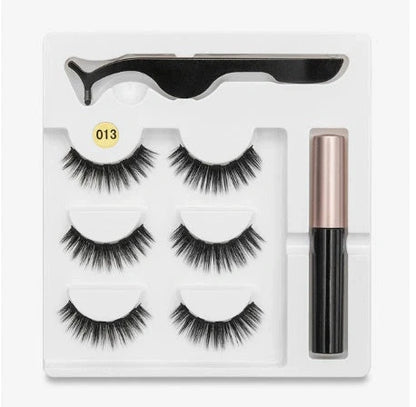 Magnetic false eyelashes for a voluminous, natural look without glue.