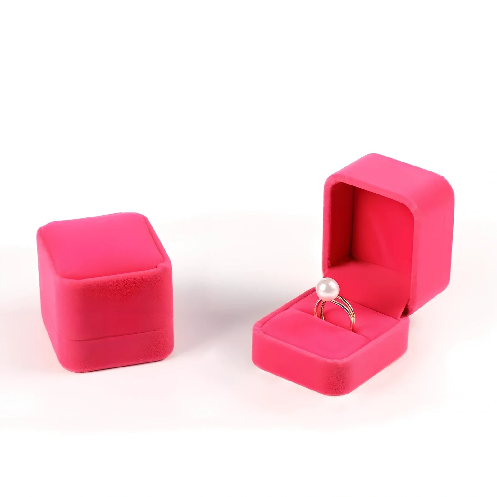 Flannel-lined jewellery box measuring 5x5x4.5cm in beige colour with MDF construction