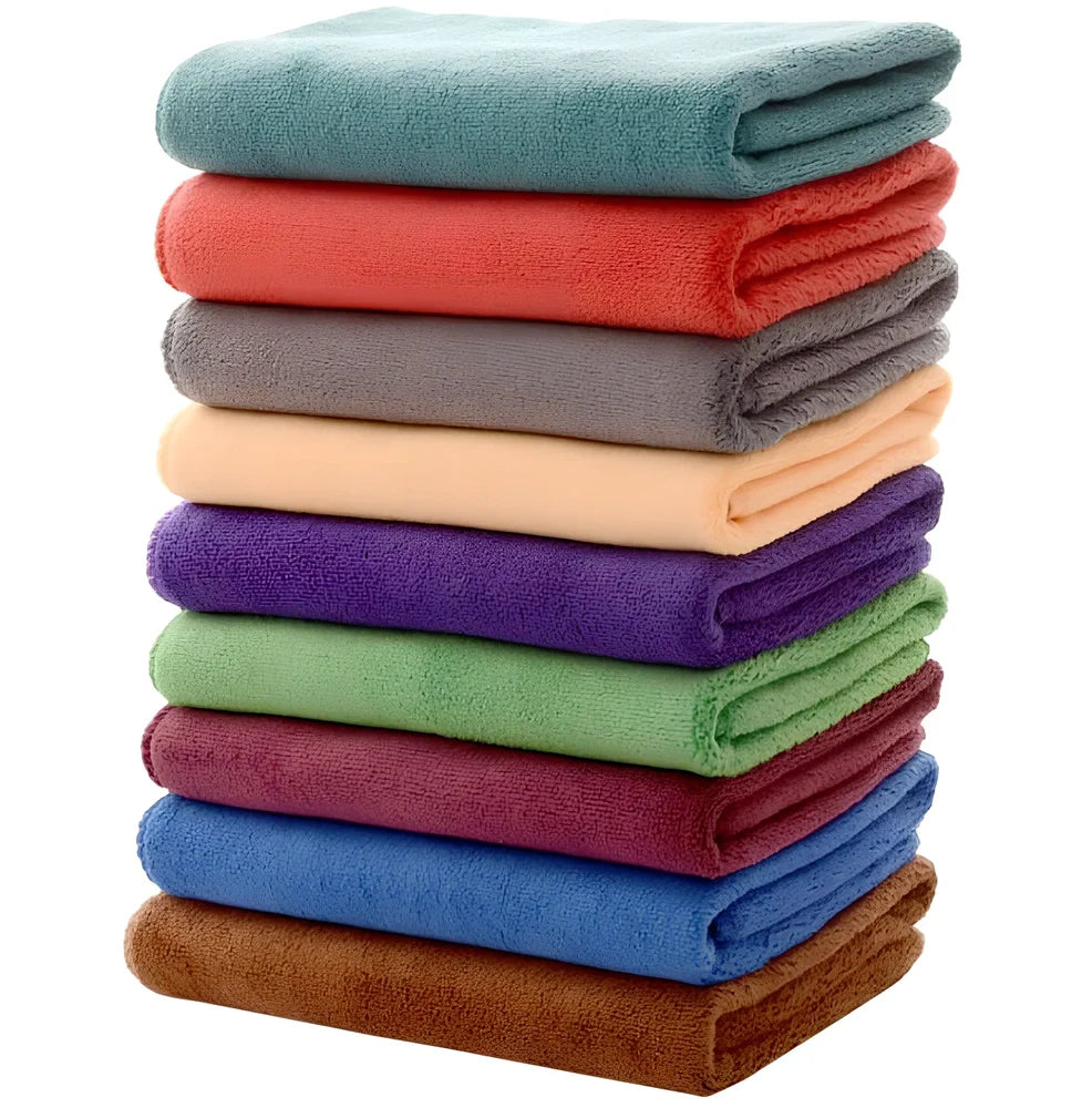 Microfiber pet towel in blue colour showing 40x60cm size with water absorption demonstration