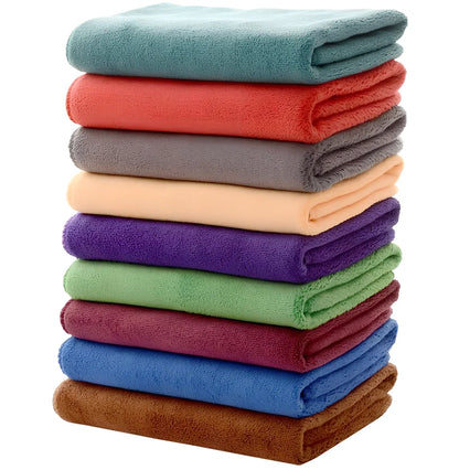 Microfiber pet towel in blue colour showing 40x60cm size with water absorption demonstration
