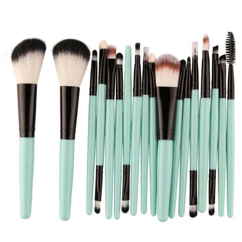 MAANGE 18-piece make-up brush set with fan-shaped tools for contouring and blending on a table