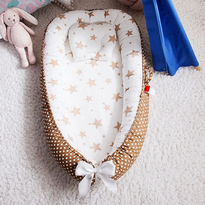 Portable cotton crib bed folded and unfolded showing 97x46cm dimensions and Banana leaf pattern