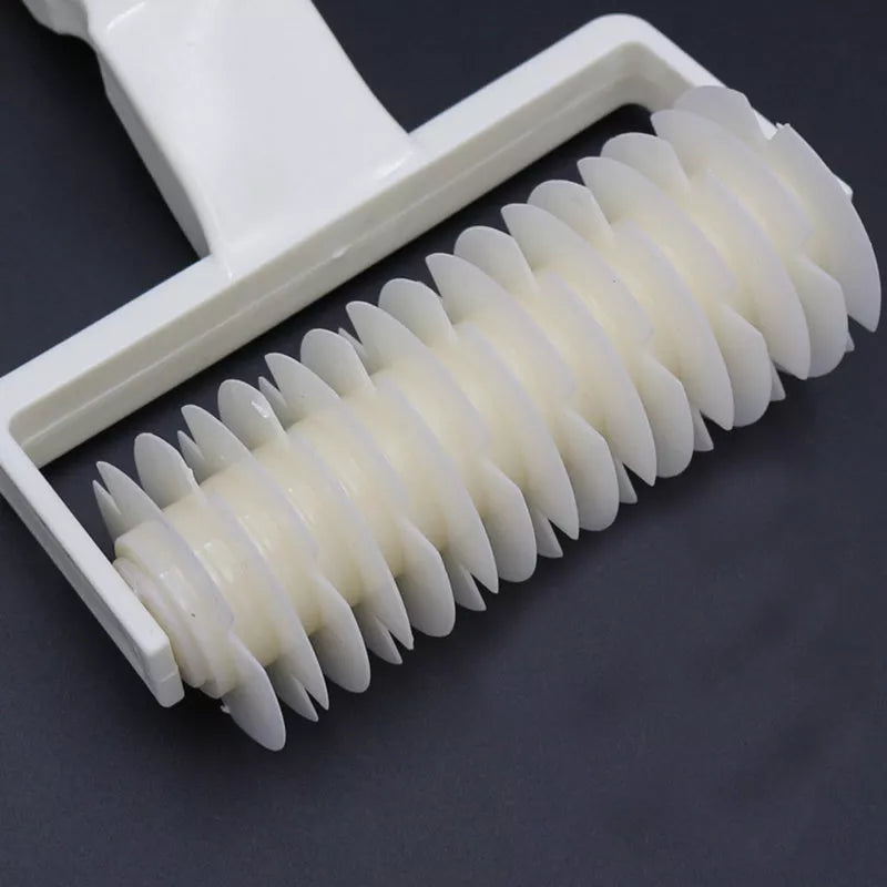 Plastic pizza knife set in three sizes for clean, effortless slicing