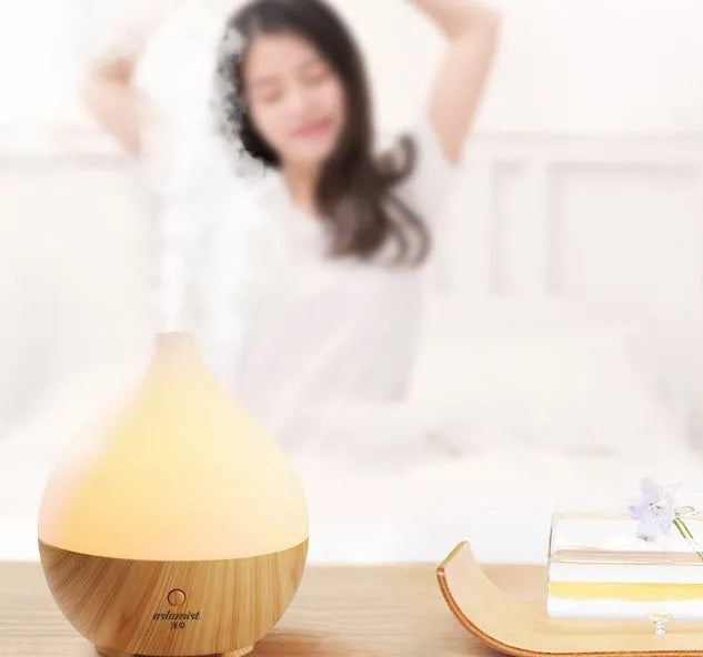 Asakusa wood grain vase-shaped aroma diffuser with 100ml capacity and USB cable.
