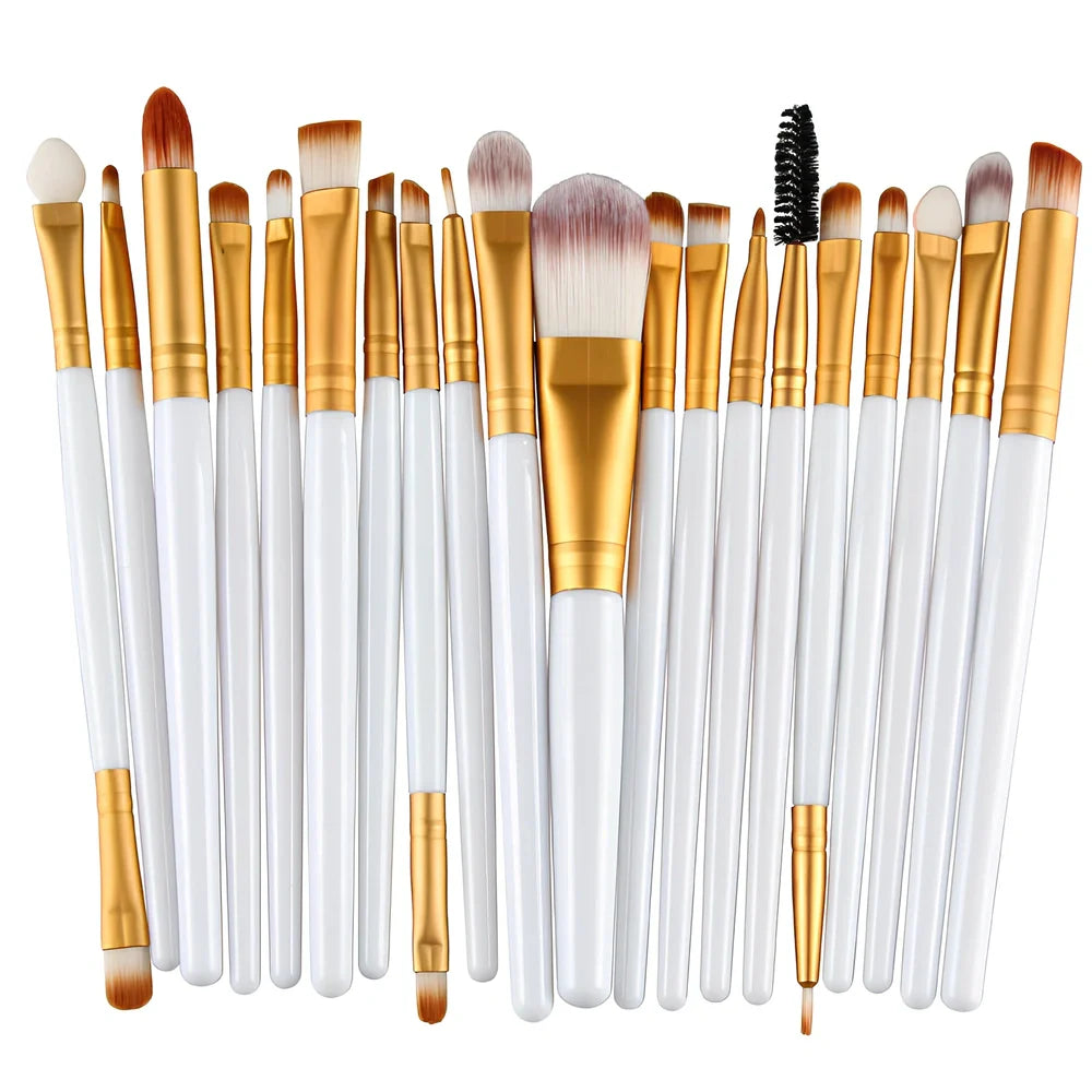 Cosmetic brush kit with 3cm nylon bristles and 14cm plastic handles in multiple colours