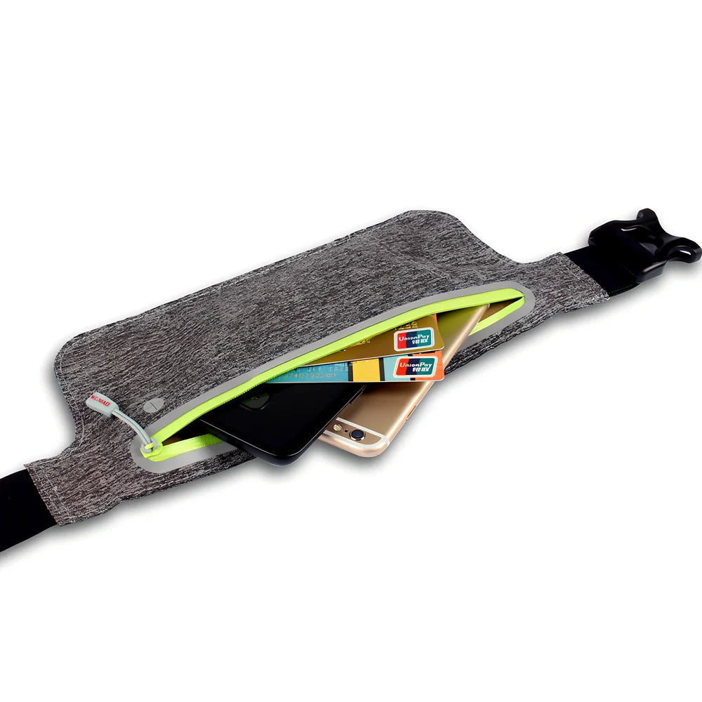 Strapless running bag in camouflage colours with invisible phone pockets and waterproof construction