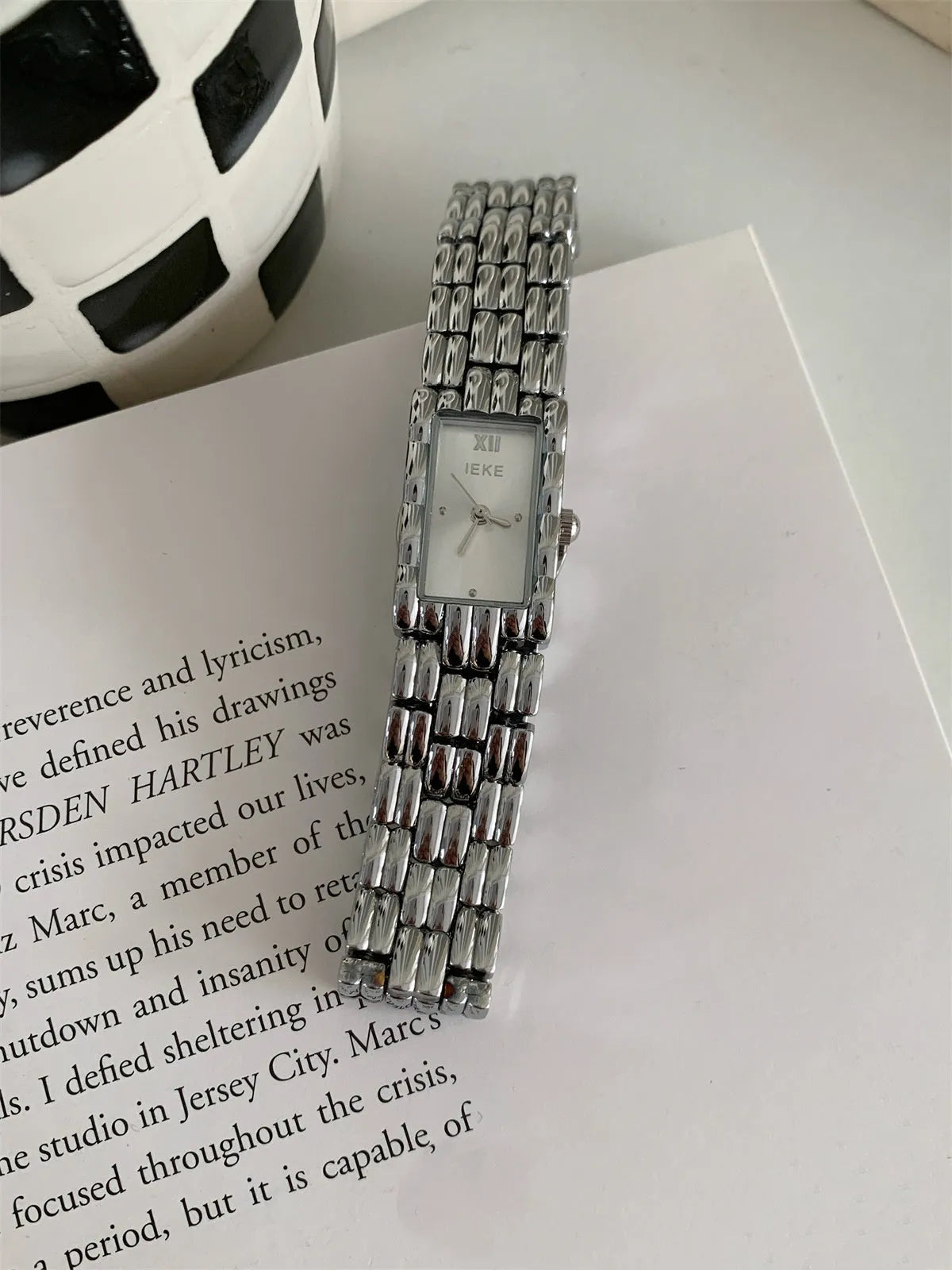 Bracelet-style women's watch with 15mm dial, 7mm thickness, mineral glass, and butterfly buckle in silver or gold.
