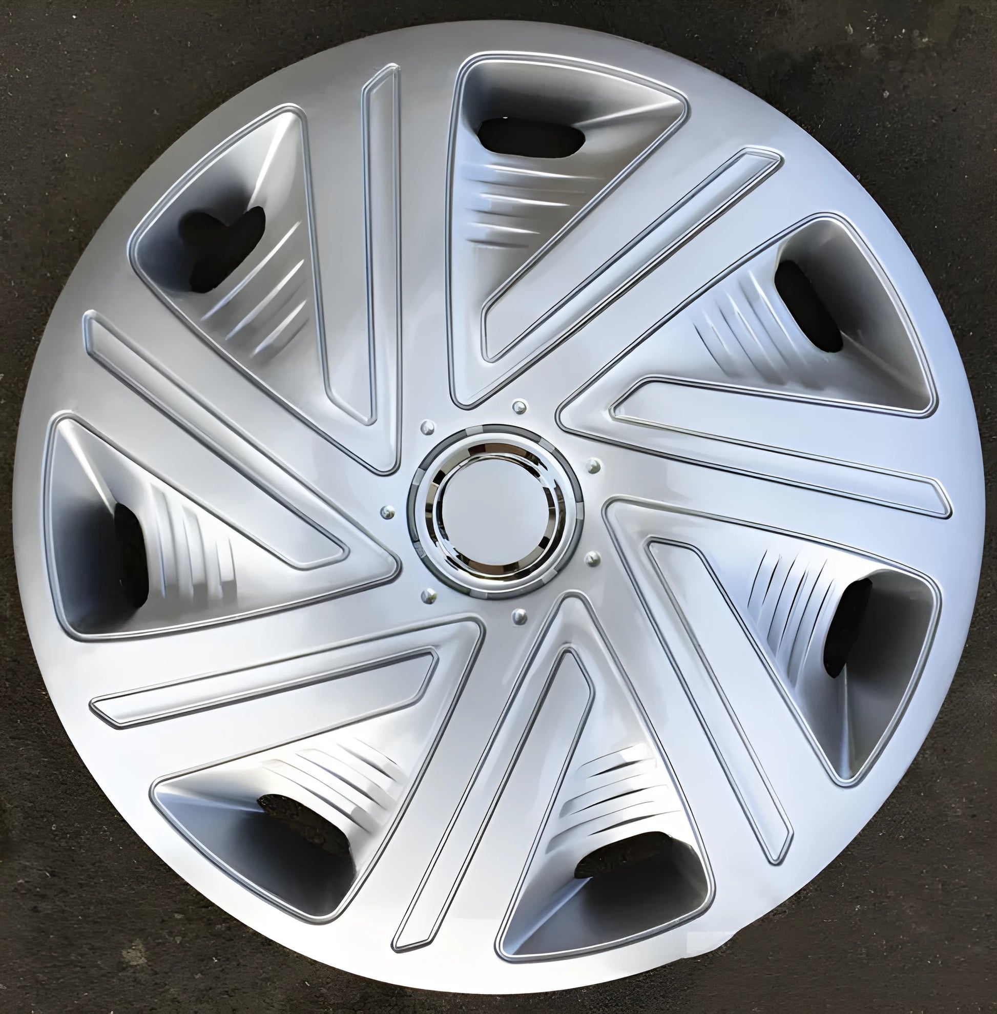 Universal ABS plastic wheel hub cover in silver colour for car wheel decoration.