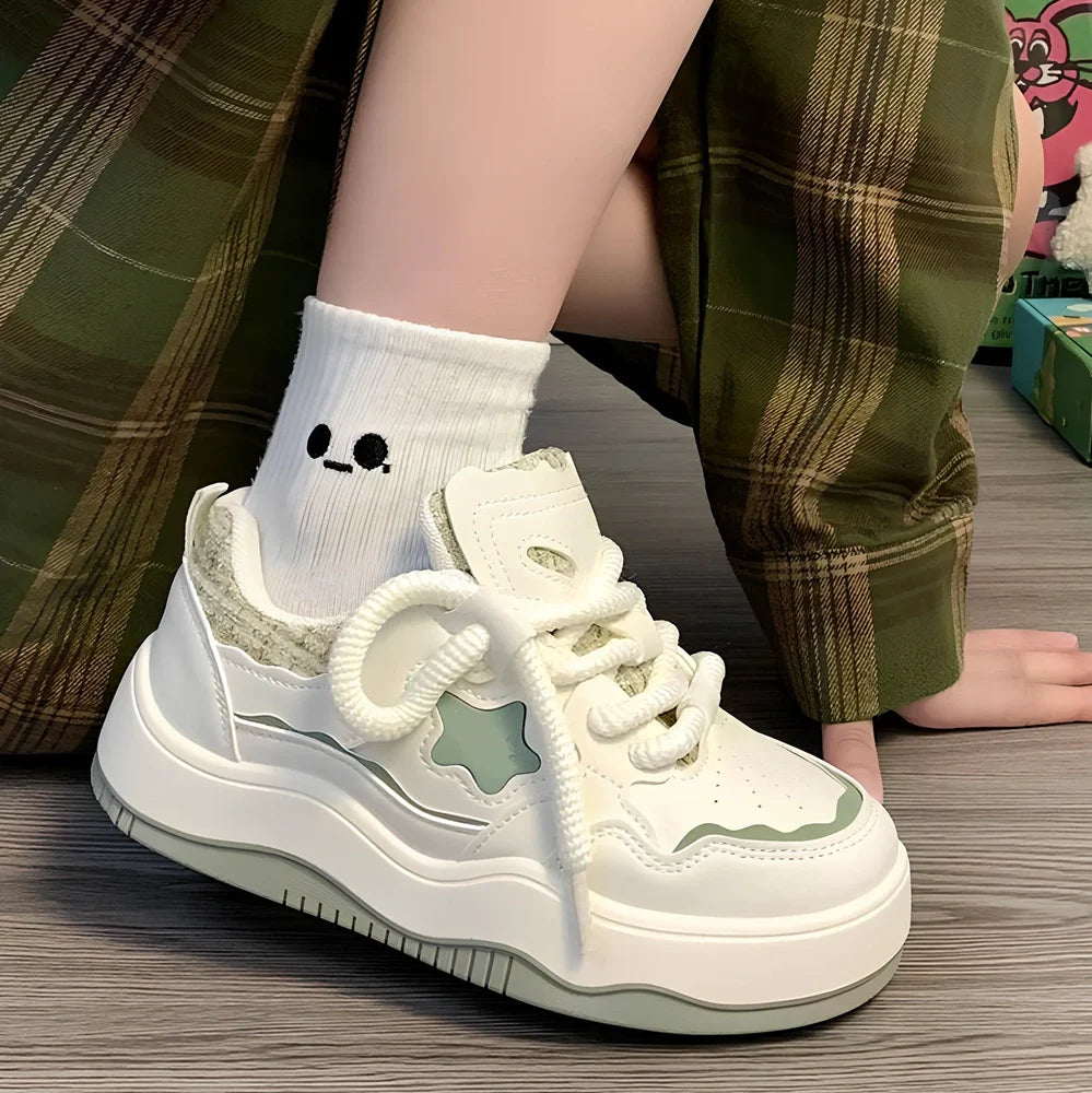 Women's green platform sneaker with 3cm rubber sole and patent leather upper, round toe design