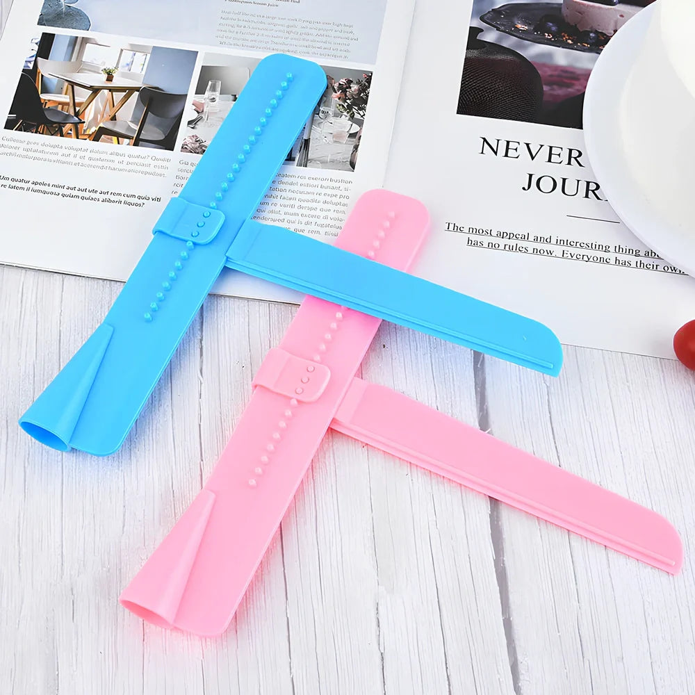 Blue ABS plastic cake smoother measuring 20cm with ergonomic handle for cake decorating