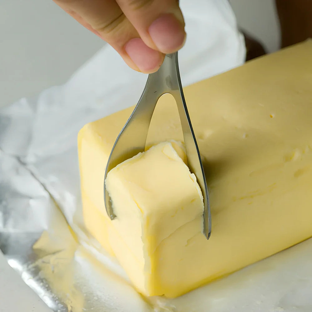 Stainless steel butter cutter with 12cm edged blade and 60° tip for precise baking portions