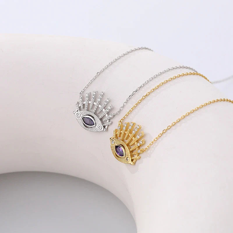 A captivating geometric necklace with sparkling zircon stones in a 925 sterling silver setting