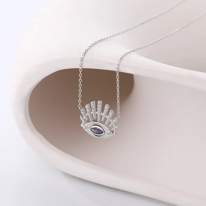 A captivating geometric necklace with sparkling zircon stones in a 925 sterling silver setting