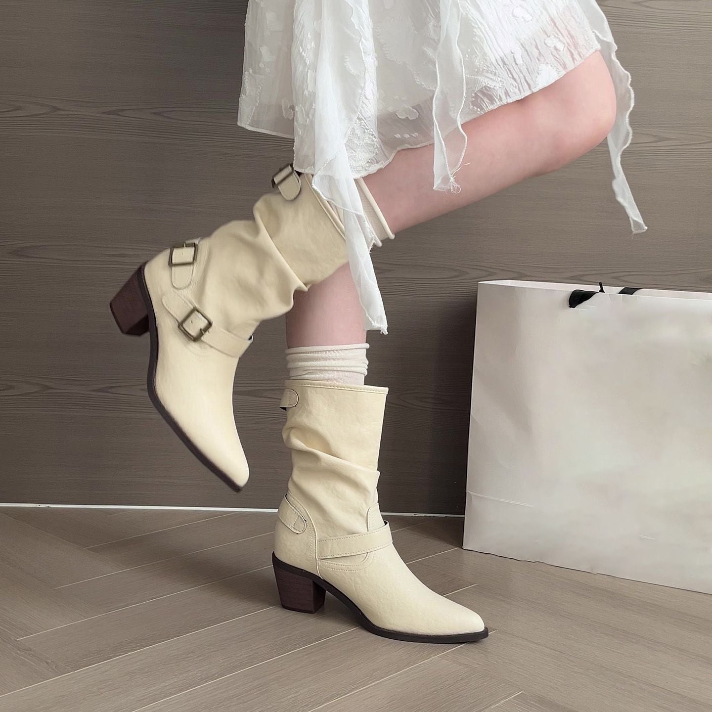Women's chunky heel boots with a 2.5cm flat heel and middle calf length, available in white and khaki colours across sizes 35-42, featuring PU upper material and viscose sole construction for all-day wear.
