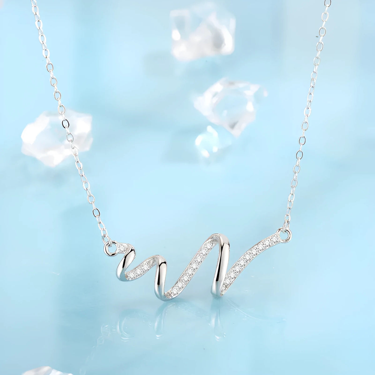 Women's wavy heartbeat clavicle necklace in gold or platinum colour with copper electroplated geometric pendant