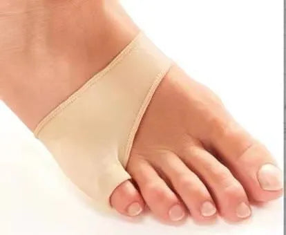 Nylon and TPU toe separator for small toe inversion correction, showing triangle cover design.