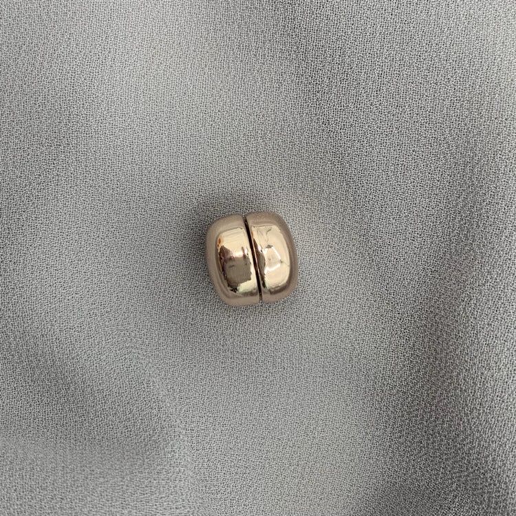 Malaysia Strong Scarf Buckle Macron Round Magnet in painted zinc alloy for secure scarf attachment