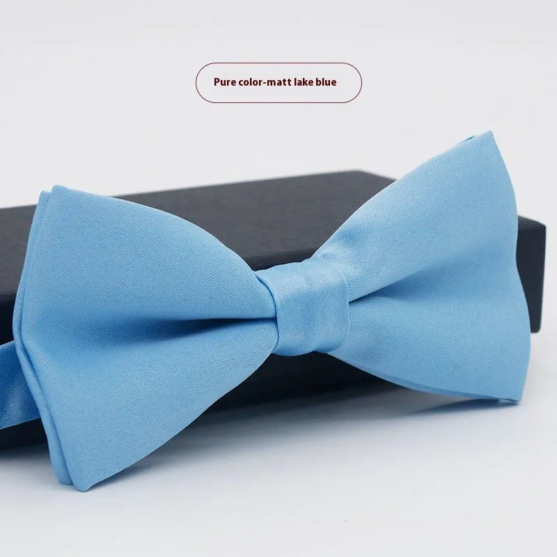 Flat-head self-tie bow tie in a wine red colour, showing its 12cm width and 6cm height dimensions.