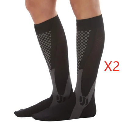 Graduated compression socks for men and women in black, designed for running and flight travel