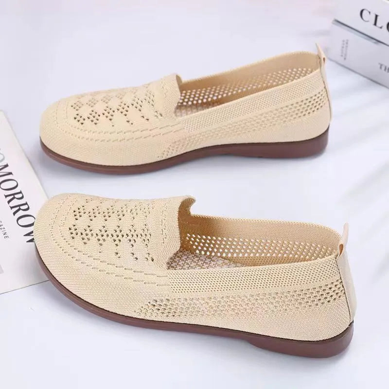 Elderly women's antiskid shoes with Flyknit lining and mesh upper in beige, black or brown colours