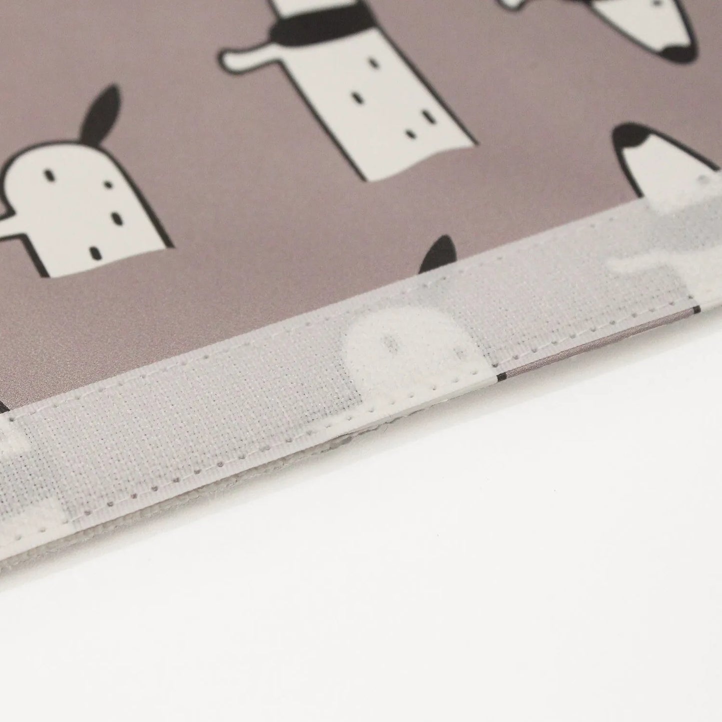 Dachshund cartoon design PU leather car seatbelt shoulder protector, 14 by 22 cm.