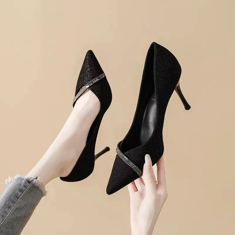 Women's black and gold pointed toe stiletto high heels with low-cut vamp