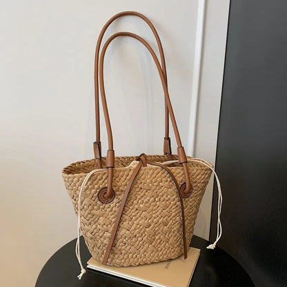 Large capacity woven shoulder bag in retro style with dual carrying options