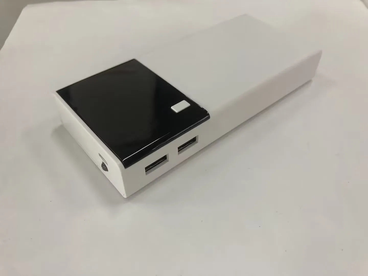 Black 20000mAh power bank measuring 135x60x20mm with plastic shell and charging cable