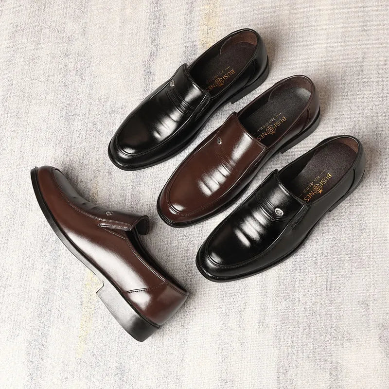 Men's black plus size casual leather shoes with sewing thread detail and rubber sole
