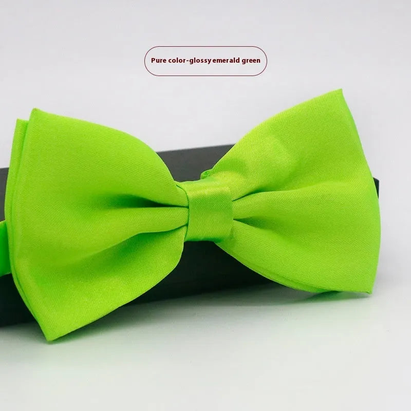 Flat-head self-tie bow tie in a wine red colour, showing its 12cm width and 6cm height dimensions.