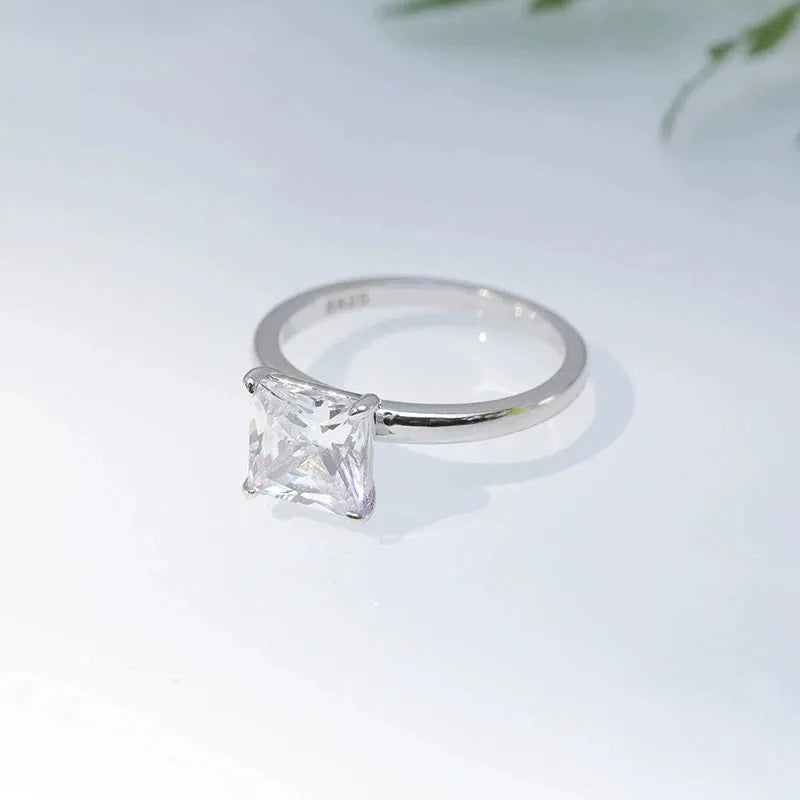 925 silver geometric ring with round elements on finger, available in silver gold rose gold colours