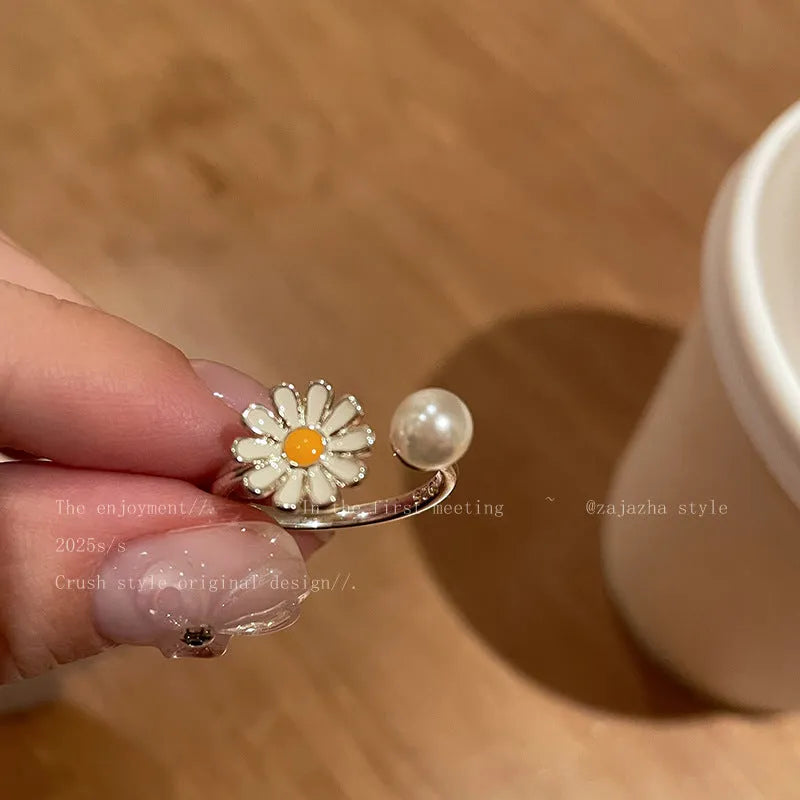 Women's copper opening ring with flower design, available in pearl or plain versions with silver finish